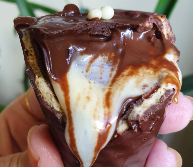 Cone de Ninho com creme de chocolate